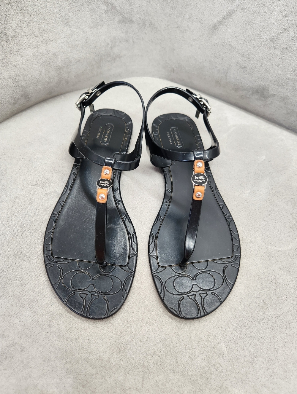 Coach T-strap Sandals 9 Black Jelly Piccadilly A6370 Thong Dainty Logo Charm - Picture 2 of 16